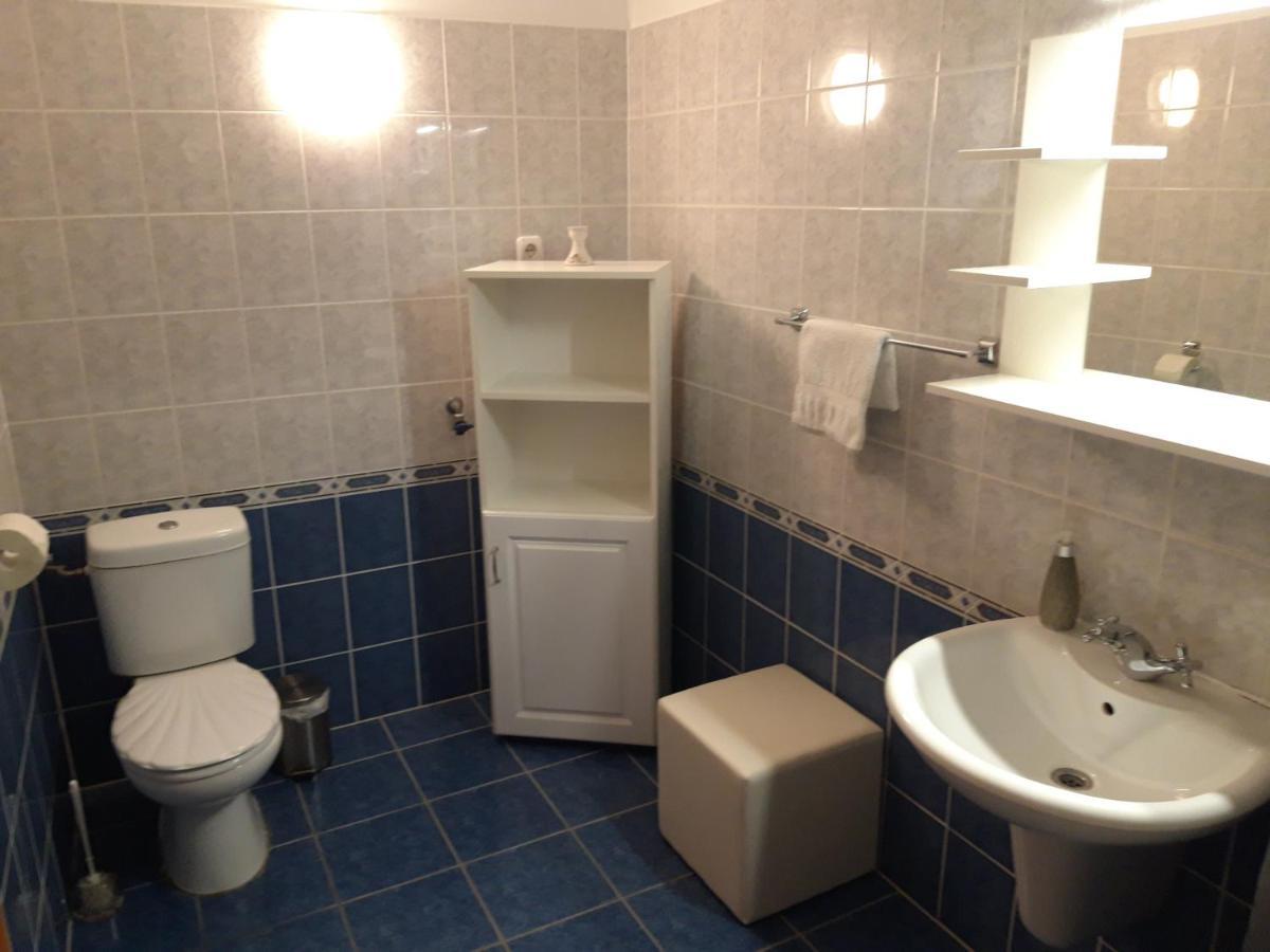Eszter Vendeghaz Apartment ทิสซาฟือแรด ภายนอก รูปภาพ