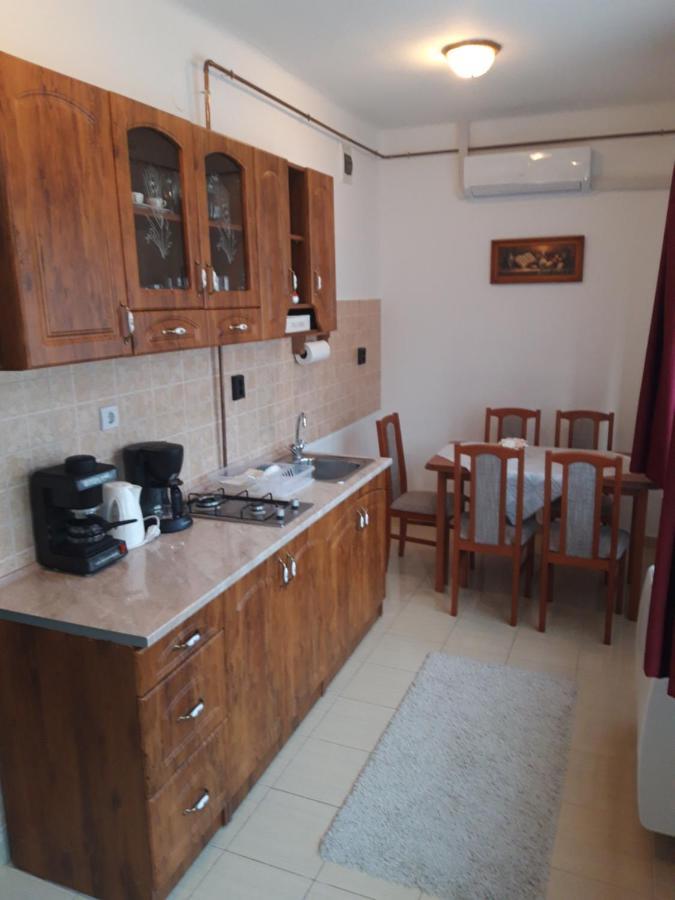 Eszter Vendeghaz Apartment ทิสซาฟือแรด ภายนอก รูปภาพ