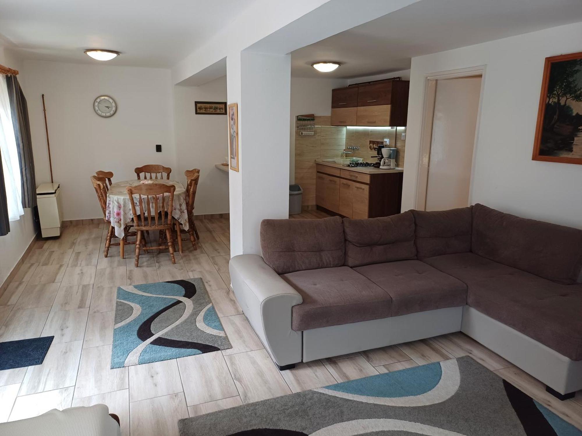 Eszter Vendeghaz Apartment ทิสซาฟือแรด ภายนอก รูปภาพ